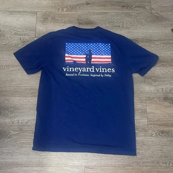 Vineyard Vines size medium short sleeve Americana fishing T shirt rooted in - Picture 4 of 5
